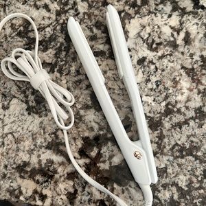 Brand new T3 Flat Iron